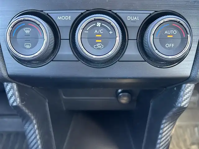 スバル フォレスター 2．0i－L アイサイト 鹿児島県 2013(平25)年 7.5万km サテンホワイトパール 社外ナビ/　　CD/DVD/BT/フルセグ/バックカメラ/クルーズコントロール/LEDヘッドライト/純正17インチアルミホイール/ステアリングスイッチ/アイドリングストップ/スマートキー/社外ビルトインETC/オートエアコン