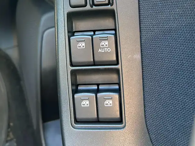 スバル フォレスター 2．0i－L アイサイト 鹿児島県 2013(平25)年 7.5万km サテンホワイトパール 社外ナビ/　　CD/DVD/BT/フルセグ/バックカメラ/クルーズコントロール/LEDヘッドライト/純正17インチアルミホイール/ステアリングスイッチ/アイドリングストップ/スマートキー/社外ビルトインETC/オートエアコン