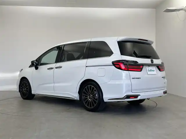 ホンダ オデッセイ ハイブリッド e:HEVアブソルート EXブラックED 埼玉県 2025(令7)年 0.5万km プラチナホワイトパール ホンダセンシング/純正11.4インチHondaCONNECTナビ/ フルセグ CD DVD Bluetooth AppleCarPlay/マルチビューカメラシステム/純正15.6インチリア席モニター/CMBS（衝突軽減ブレーキシステム）/前後誤発進抑制機能/路外逸脱抑制機能/LKAS（車線維持支援システム）/ACC（アダプティブクルーズコントロール）/オートハイビーム/パーキングセンサーシステム/後退出庫サポート/ブラインドスポットインフォメーション/純正11.4インチHondaCONNECTナビ/ フルセグ CD DVD Bluetooth AppleCarPlay/マルチビューカメラシステム/純正15.6インチリア席モニター/ワイヤレス充電器/本革シート/前席パワーシート/前席2列目シートヒーター/ハンズフリーアクセスパワーテールゲート/両側パワースライドドア/本革巻きステアリング/ステアリングリモコン/パドルシフト/電子パーキングブレーキ/オートブレーキホールド/LEDオートライト/純正無限18インチアルミ/純正無限フロアマット/ビルトインETC2.0/前後ドラレコ