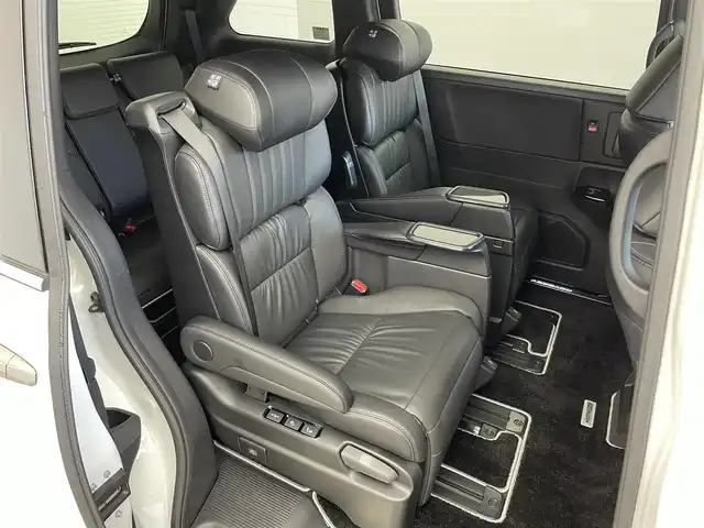 ホンダ オデッセイ ハイブリッド e:HEVアブソルート EXブラックED 埼玉県 2025(令7)年 0.5万km プラチナホワイトパール ホンダセンシング/純正11.4インチHondaCONNECTナビ/ フルセグ CD DVD Bluetooth AppleCarPlay/マルチビューカメラシステム/純正15.6インチリア席モニター/CMBS（衝突軽減ブレーキシステム）/前後誤発進抑制機能/路外逸脱抑制機能/LKAS（車線維持支援システム）/ACC（アダプティブクルーズコントロール）/オートハイビーム/パーキングセンサーシステム/後退出庫サポート/ブラインドスポットインフォメーション/純正11.4インチHondaCONNECTナビ/ フルセグ CD DVD Bluetooth AppleCarPlay/マルチビューカメラシステム/純正15.6インチリア席モニター/ワイヤレス充電器/本革シート/前席パワーシート/前席2列目シートヒーター/ハンズフリーアクセスパワーテールゲート/両側パワースライドドア/本革巻きステアリング/ステアリングリモコン/パドルシフト/電子パーキングブレーキ/オートブレーキホールド/LEDオートライト/純正無限18インチアルミ/純正無限フロアマット/ビルトインETC2.0/前後ドラレコ