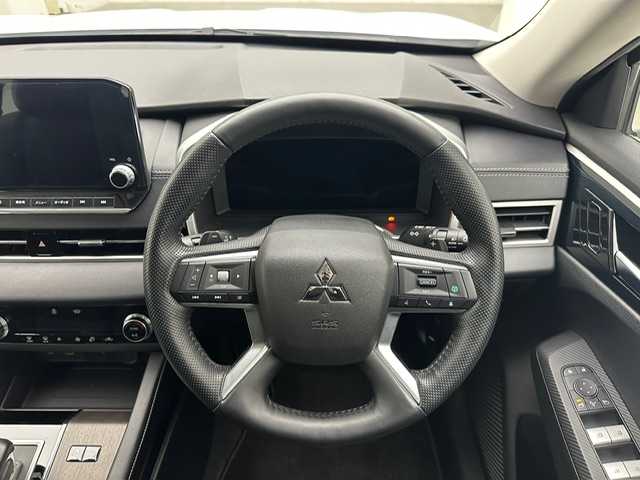 三菱 アウトランダー ＰＨＥＶ G 兵庫県 2022(令4)年 5万km ホワイトダイヤモンド 純正9インチナビ/フルセグ BT Apple CarPlay android Auto/全方位カメラ/パワーバックドア/衝突軽減ブレーキ/LKA/BSM/レーダークルーズコントロール/ビルトインETC2.0/ワイヤレス充電/ドライブレコーダー/ハーフレザーシート/シートヒーター/パワーシート/LEDヘッドライト/オートライト/オートハイビーム/スマートキー