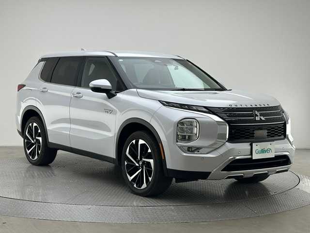 三菱 アウトランダー ＰＨＥＶ G 兵庫県 2022(令4)年 5万km ホワイトダイヤモンド 純正9インチナビ/フルセグ BT Apple CarPlay android Auto/全方位カメラ/パワーバックドア/衝突軽減ブレーキ/LKA/BSM/レーダークルーズコントロール/ビルトインETC2.0/ワイヤレス充電/ドライブレコーダー/ハーフレザーシート/シートヒーター/パワーシート/LEDヘッドライト/オートライト/オートハイビーム/スマートキー
