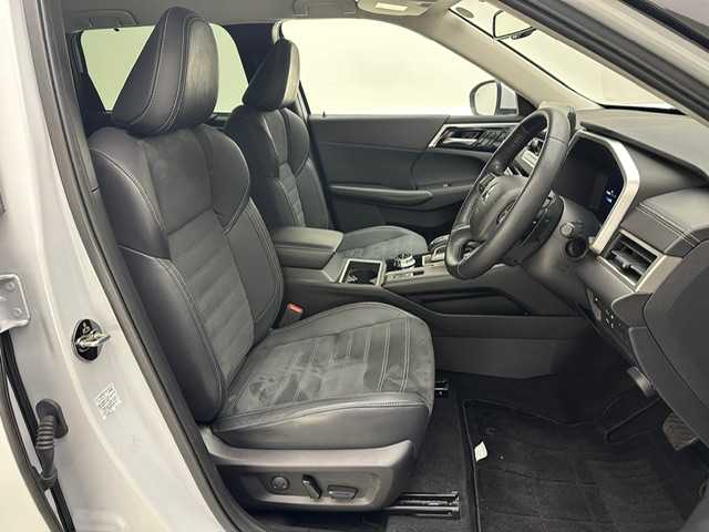 三菱 アウトランダー ＰＨＥＶ G 兵庫県 2022(令4)年 5万km ホワイトダイヤモンド 純正9インチナビ/フルセグ BT Apple CarPlay android Auto/全方位カメラ/パワーバックドア/衝突軽減ブレーキ/LKA/BSM/レーダークルーズコントロール/ビルトインETC2.0/ワイヤレス充電/ドライブレコーダー/ハーフレザーシート/シートヒーター/パワーシート/LEDヘッドライト/オートライト/オートハイビーム/スマートキー