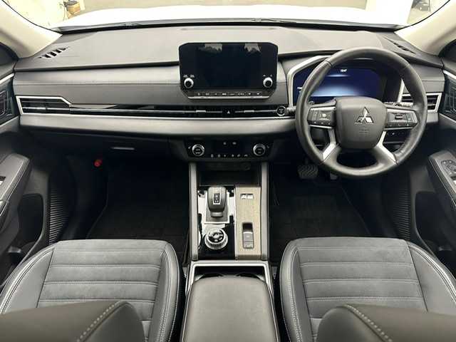 三菱 アウトランダー ＰＨＥＶ G 兵庫県 2022(令4)年 5万km ホワイトダイヤモンド 純正9インチナビ/フルセグ BT Apple CarPlay android Auto/全方位カメラ/パワーバックドア/衝突軽減ブレーキ/LKA/BSM/レーダークルーズコントロール/ビルトインETC2.0/ワイヤレス充電/ドライブレコーダー/ハーフレザーシート/シートヒーター/パワーシート/LEDヘッドライト/オートライト/オートハイビーム/スマートキー