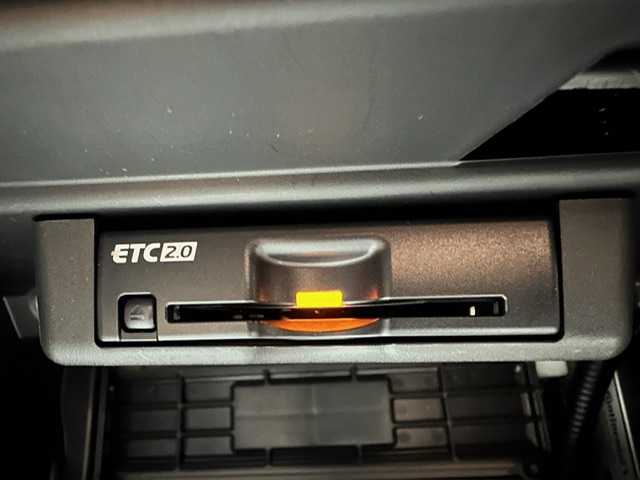 三菱 アウトランダー ＰＨＥＶ G 兵庫県 2022(令4)年 5万km ホワイトダイヤモンド 純正9インチナビ/フルセグ BT Apple CarPlay android Auto/全方位カメラ/パワーバックドア/衝突軽減ブレーキ/LKA/BSM/レーダークルーズコントロール/ビルトインETC2.0/ワイヤレス充電/ドライブレコーダー/ハーフレザーシート/シートヒーター/パワーシート/LEDヘッドライト/オートライト/オートハイビーム/スマートキー