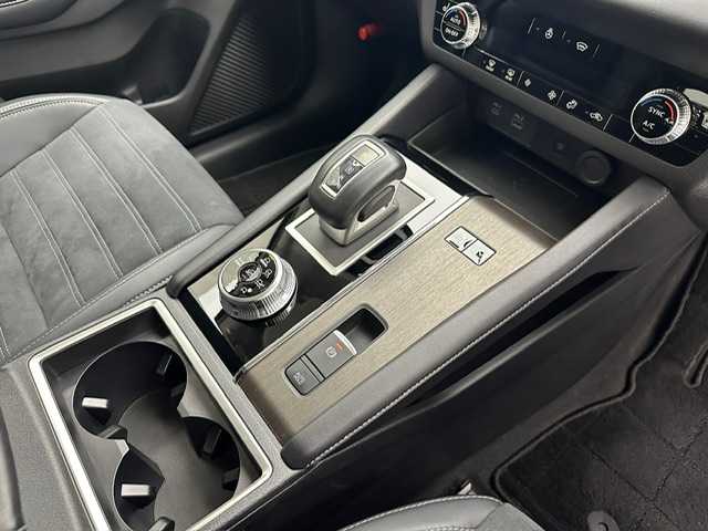 三菱 アウトランダー ＰＨＥＶ G 兵庫県 2022(令4)年 5万km ホワイトダイヤモンド 純正9インチナビ/フルセグ BT Apple CarPlay android Auto/全方位カメラ/パワーバックドア/衝突軽減ブレーキ/LKA/BSM/レーダークルーズコントロール/ビルトインETC2.0/ワイヤレス充電/ドライブレコーダー/ハーフレザーシート/シートヒーター/パワーシート/LEDヘッドライト/オートライト/オートハイビーム/スマートキー