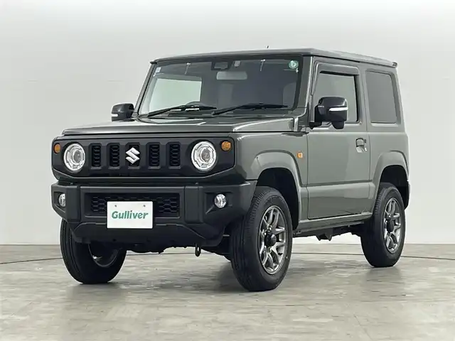 スズキ ジムニー XC 福島県 2024(令6)年 0.8万km ジャングルグリーン スズキ セーフティ サポート/・衝突被害軽減ブレーキ　/・誤発進抑制機能　/・車線逸脱警報機能　/・ふらつき警報機能　/・先行車発進お知らせ機能　/・ハイビームアシスト　/・アダプティブクルーズコントロール　/・標識認識機能　/社外ナビゲーション/・Bluetooth/TV/SD/AM・FM/CD/DVD/・バックカメラ/革巻きステアリング/・ステアリングスイッチ/シートヒーター/プッシュスタート/・スマートキー/LEDライト/・フォグライト/・オートライト/・オートハイビーム/純正フロアマット/ドアバイザー