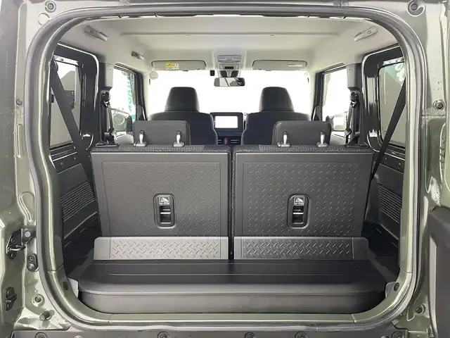 スズキ ジムニー XC 福島県 2024(令6)年 0.8万km ジャングルグリーン スズキ セーフティ サポート/・衝突被害軽減ブレーキ　/・誤発進抑制機能　/・車線逸脱警報機能　/・ふらつき警報機能　/・先行車発進お知らせ機能　/・ハイビームアシスト　/・アダプティブクルーズコントロール　/・標識認識機能　/社外ナビゲーション/・Bluetooth/TV/SD/AM・FM/CD/DVD/・バックカメラ/革巻きステアリング/・ステアリングスイッチ/シートヒーター/プッシュスタート/・スマートキー/LEDライト/・フォグライト/・オートライト/・オートハイビーム/純正フロアマット/ドアバイザー