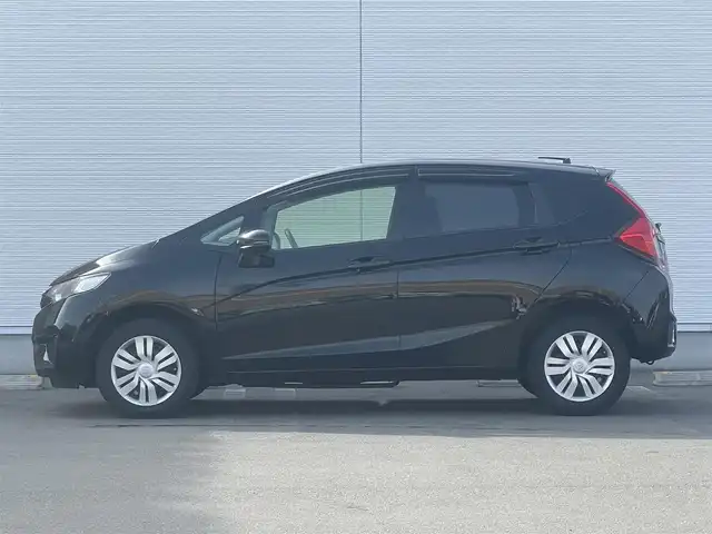 ホンダ フィット 13G Fパッケージ 秋田県 2016(平28)年 6.7万km クリスタルブラックパール 社外ナビ/フルセグ/４WD/スマートキー/ETC/アイドリングストップ/プッシュスタート/純正フロアマット/純正ドアバイザー/寒冷地仕様/パワーステアリング/パワーウィンドウ/オートエアコン/オートライト/横滑り防止/電動格納ウィンカーミラー/保証書/取扱説明書/記録簿