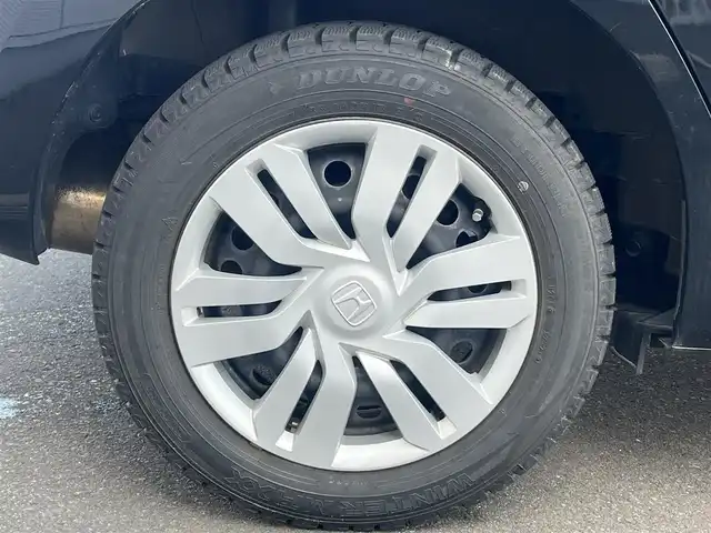 ホンダ フィット 13G Fパッケージ 秋田県 2016(平28)年 6.7万km クリスタルブラックパール 社外ナビ/フルセグ/４WD/スマートキー/ETC/アイドリングストップ/プッシュスタート/純正フロアマット/純正ドアバイザー/寒冷地仕様/パワーステアリング/パワーウィンドウ/オートエアコン/オートライト/横滑り防止/電動格納ウィンカーミラー/保証書/取扱説明書/記録簿
