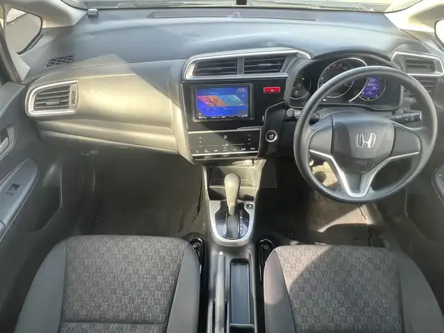 ホンダ フィット 13G Fパッケージ 秋田県 2016(平28)年 6.7万km クリスタルブラックパール 社外ナビ/フルセグ/４WD/スマートキー/ETC/アイドリングストップ/プッシュスタート/純正フロアマット/純正ドアバイザー/寒冷地仕様/パワーステアリング/パワーウィンドウ/オートエアコン/オートライト/横滑り防止/電動格納ウィンカーミラー/保証書/取扱説明書/記録簿