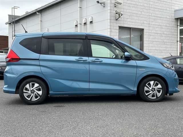 ホンダ フリード＋ ハイブリット G ホンダセンシング 広島県 2018(平30)年 4.4万km ブルーホライゾンM 純正メモリーナビ/（CD/DVD/BT/フルセグ）/バックカメラ/レーダークルーズコントロール/Honda SENSING/Ｈｏｎｄａスマートキーシステム＋イモビライザー/両側パワースライドドア/スライドドアイージークローザー(リア両側)/LEDヘッドライト＋アクティブコーナリングライト/オートライト/ETC/センターテーブル/Cパッケージ/コンフォートビューパッケージ/フロアマット/取扱説明書
