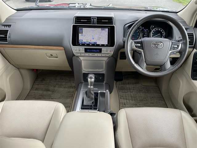 トヨタ ランドクルーザー プラド TX Lパッケージ 福岡県 2020(令2)年 2.7万km ブラック 純正9インチナビ/トヨタセーフティセンス/レザーシート/シートーター、シートクーラー/パワーシート/ビルトインETC/追従式クルコン/サイドバイザー/純正アルミホイール（トヨタ）/電動格納サードシート/オートハイビーム/T-connect /フォグライト/純正フロアマット/BT/HDMI/セカンドスタート