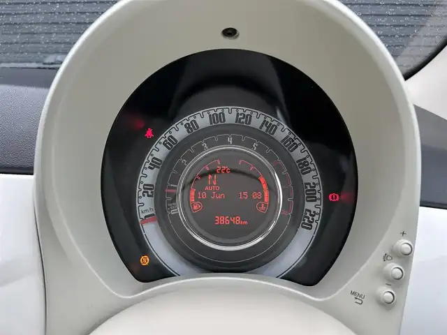 フィアット ５００ 1．2 ポップ 茨城県 2018(平30)年 3.9万km ボサノバホワイト 純正オーディオディスプレイ　/Ｂｌｕｅｔｏｏｔｈ　/ＵＳＢ　/ＡＵＸ　/ＥＴＣ　/ステアリングスイッチ　/禁煙車