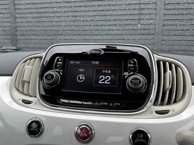 フィアット ５００ 1．2 ポップ 茨城県 2018(平30)年 3.9万km ボサノバホワイト 純正オーディオディスプレイ　/Ｂｌｕｅｔｏｏｔｈ　/ＵＳＢ　/ＡＵＸ　/ＥＴＣ　/ステアリングスイッチ　/禁煙車