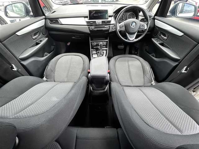 ＢＭＷ ２１８ｉ アクティブツアラー 愛知県 2016(平28)年 1.6万km アルピンホワイトⅢ 純正ナビ/（FM/AM/BT/CD/USB)/プッシュスタート/アイドリングストップ/クリアランスソナー/バックカメラ/パワーバックドア/ETC/LEDヘッドライト/純正16インチAW/スマートキー/スペアキー/フロアマット