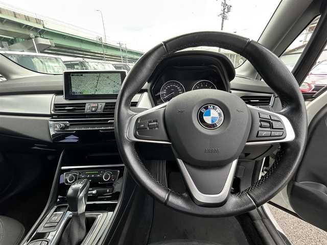 ＢＭＷ ２１８ｉ アクティブツアラー 愛知県 2016(平28)年 1.6万km アルピンホワイトⅢ 純正ナビ/（FM/AM/BT/CD/USB)/プッシュスタート/アイドリングストップ/クリアランスソナー/バックカメラ/パワーバックドア/ETC/LEDヘッドライト/純正16インチAW/スマートキー/スペアキー/フロアマット
