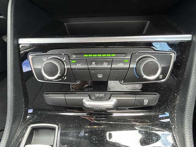 ＢＭＷ ２１８ｉ アクティブツアラー 愛知県 2016(平28)年 1.6万km アルピンホワイトⅢ 純正ナビ/（FM/AM/BT/CD/USB)/プッシュスタート/アイドリングストップ/クリアランスソナー/バックカメラ/パワーバックドア/ETC/LEDヘッドライト/純正16インチAW/スマートキー/スペアキー/フロアマット