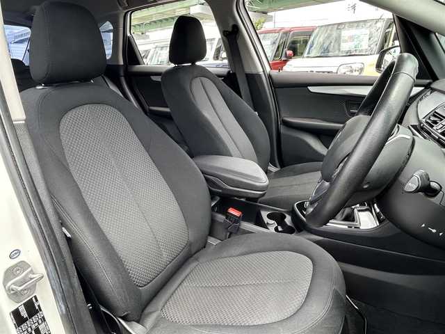 ＢＭＷ ２１８ｉ アクティブツアラー 愛知県 2016(平28)年 1.6万km アルピンホワイトⅢ 純正ナビ/（FM/AM/BT/CD/USB)/プッシュスタート/アイドリングストップ/クリアランスソナー/バックカメラ/パワーバックドア/ETC/LEDヘッドライト/純正16インチAW/スマートキー/スペアキー/フロアマット