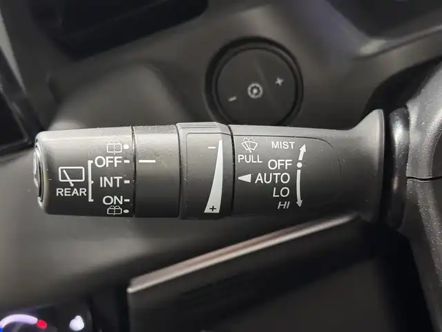 ホンダ ヴェゼル ハイブリッド e:HEV Z 三重県 2023(令5)年 3.8万km クリスタルブラックパール ハイブリッド/FF/MTモード付CVT/純正9インチナビ/（FM/AM/USB/Bluetooth/CarPlay/AndroidAuto/TV）/【OP】マルチビューカメラシステム/プレミアムオーディオ/ドライブレコーダー前後/ETC2.0/Honda SENSING/・衝突軽減ブレーキ/・先行車発進お知らせ/・路外逸脱抑制/・標識認識/・渋滞追従機能付アダプティブクルーズコントロール（ACC）/・車線維持支援システム（LKAS）/・トラフィックジャムアシスト（渋滞運転支援）/・ブラインドスポットインフォメーション/・誤発進＆後方誤発進抑制/・近距離衝突軽減ブレーキ/・パーキングセンサーシステム/・【OP】後退出庫サポート/・アダプティブドライビングビーム/など/装備/・ハンズフリーアクセスパワーテールゲート/・ハーフレザーシート/・シートヒーター（D/N）/・ステアリングヒーター/・オートライトシステム/・LEDヘッドライト/・LEDフロントフォグランプ/・ヒルディセントコントロール/・左右独立オートエアコン/・自動防眩ルームミラー/・【OP】ワイヤレス充電器/・プッシュスタート/・社外18inAW/・スマートキーx2/など