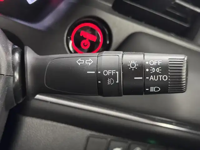 ホンダ ヴェゼル ハイブリッド e:HEV Z 三重県 2023(令5)年 3.8万km クリスタルブラックパール ハイブリッド/FF/MTモード付CVT/純正9インチナビ/（FM/AM/USB/Bluetooth/CarPlay/AndroidAuto/TV）/【OP】マルチビューカメラシステム/プレミアムオーディオ/ドライブレコーダー前後/ETC2.0/Honda SENSING/・衝突軽減ブレーキ/・先行車発進お知らせ/・路外逸脱抑制/・標識認識/・渋滞追従機能付アダプティブクルーズコントロール（ACC）/・車線維持支援システム（LKAS）/・トラフィックジャムアシスト（渋滞運転支援）/・ブラインドスポットインフォメーション/・誤発進＆後方誤発進抑制/・近距離衝突軽減ブレーキ/・パーキングセンサーシステム/・【OP】後退出庫サポート/・アダプティブドライビングビーム/など/装備/・ハンズフリーアクセスパワーテールゲート/・ハーフレザーシート/・シートヒーター（D/N）/・ステアリングヒーター/・オートライトシステム/・LEDヘッドライト/・LEDフロントフォグランプ/・ヒルディセントコントロール/・左右独立オートエアコン/・自動防眩ルームミラー/・【OP】ワイヤレス充電器/・プッシュスタート/・社外18inAW/・スマートキーx2/など