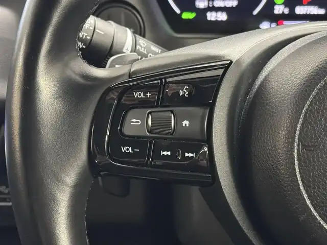 ホンダ ヴェゼル ハイブリッド e:HEV Z 三重県 2023(令5)年 3.8万km クリスタルブラックパール ハイブリッド/FF/MTモード付CVT/純正9インチナビ/（FM/AM/USB/Bluetooth/CarPlay/AndroidAuto/TV）/【OP】マルチビューカメラシステム/プレミアムオーディオ/ドライブレコーダー前後/ETC2.0/Honda SENSING/・衝突軽減ブレーキ/・先行車発進お知らせ/・路外逸脱抑制/・標識認識/・渋滞追従機能付アダプティブクルーズコントロール（ACC）/・車線維持支援システム（LKAS）/・トラフィックジャムアシスト（渋滞運転支援）/・ブラインドスポットインフォメーション/・誤発進＆後方誤発進抑制/・近距離衝突軽減ブレーキ/・パーキングセンサーシステム/・【OP】後退出庫サポート/・アダプティブドライビングビーム/など/装備/・ハンズフリーアクセスパワーテールゲート/・ハーフレザーシート/・シートヒーター（D/N）/・ステアリングヒーター/・オートライトシステム/・LEDヘッドライト/・LEDフロントフォグランプ/・ヒルディセントコントロール/・左右独立オートエアコン/・自動防眩ルームミラー/・【OP】ワイヤレス充電器/・プッシュスタート/・社外18inAW/・スマートキーx2/など
