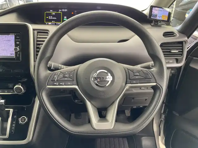 日産 セレナ X VセレクションⅡ 道央・札幌 2018(平30)年 3.1万km ブリリアントシルバー ・４WD/エマージェンシーブレーキ/・純正ディーラーOPナビ/・DVD.CD.SD.Bluetooth/・フルセグ/バックカメラ /・両側パワースライドドア /・純正エンジンスターター/・純正ドライブレコーダー/・クルーズコントロール/・オートライト/・スマートキー/プッシュスタート/・スタッドレスタイヤ積込