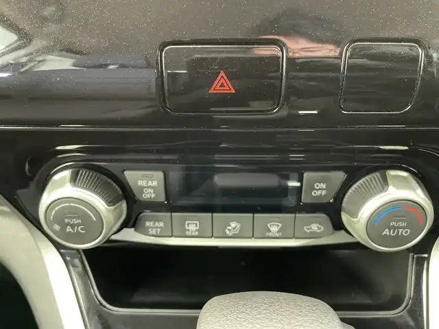 日産 セレナ X VセレクションⅡ 道央・札幌 2018(平30)年 3.1万km ブリリアントシルバー ・４WD/エマージェンシーブレーキ/・純正ディーラーOPナビ/・DVD.CD.SD.Bluetooth/・フルセグ/バックカメラ /・両側パワースライドドア /・純正エンジンスターター/・純正ドライブレコーダー/・クルーズコントロール/・オートライト/・スマートキー/プッシュスタート/・スタッドレスタイヤ積込