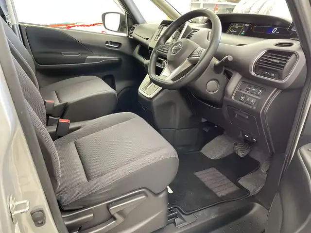 日産 セレナ X VセレクションⅡ 道央・札幌 2018(平30)年 3.1万km ブリリアントシルバー ・４WD/エマージェンシーブレーキ/・純正ディーラーOPナビ/・DVD.CD.SD.Bluetooth/・フルセグ/バックカメラ /・両側パワースライドドア /・純正エンジンスターター/・純正ドライブレコーダー/・クルーズコントロール/・オートライト/・スマートキー/プッシュスタート/・スタッドレスタイヤ積込