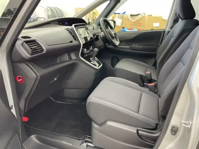 日産 セレナ X VセレクションⅡ 道央・札幌 2018(平30)年 3.1万km ブリリアントシルバー ・４WD/エマージェンシーブレーキ/・純正ディーラーOPナビ/・DVD.CD.SD.Bluetooth/・フルセグ/バックカメラ /・両側パワースライドドア /・純正エンジンスターター/・純正ドライブレコーダー/・クルーズコントロール/・オートライト/・スマートキー/プッシュスタート/・スタッドレスタイヤ積込