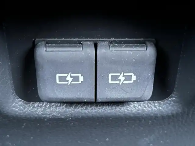 トヨタ ＲＡＶ４ X 大阪府 2022(令4)年 6.6万km プラチナホワイトパールマイカ ワンオーナー/寒冷地仕様/ルーフレール/純正OP18インチAW/バックカメラ/バックガイドモニター/社外サイドステップ/社外バンパーガード積み込み/8型ディスプレイオーディオ＋ナビ対応/FM/AM/BT/フルセグ/USB電源ソケット/ETC2/0/トヨタセーフティーセンス/・プリクラッシュセーフティー/・レーントレーシングアシスト/・レーダークルーズコントロール/・オートマチックハイビーム/・ロードサインアシスト/インテリジェントクリアランスソナー/保証書/取扱説明書/スペアキー