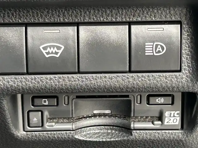 トヨタ ＲＡＶ４ X 大阪府 2022(令4)年 6.6万km プラチナホワイトパールマイカ ワンオーナー/寒冷地仕様/ルーフレール/純正OP18インチAW/バックカメラ/バックガイドモニター/社外サイドステップ/社外バンパーガード積み込み/8型ディスプレイオーディオ＋ナビ対応/FM/AM/BT/フルセグ/USB電源ソケット/ETC2/0/トヨタセーフティーセンス/・プリクラッシュセーフティー/・レーントレーシングアシスト/・レーダークルーズコントロール/・オートマチックハイビーム/・ロードサインアシスト/インテリジェントクリアランスソナー/保証書/取扱説明書/スペアキー