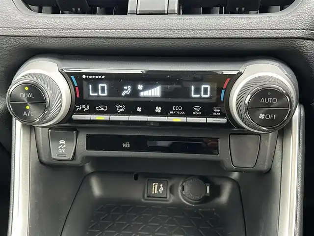 トヨタ ＲＡＶ４ X 大阪府 2022(令4)年 6.6万km プラチナホワイトパールマイカ ワンオーナー/寒冷地仕様/ルーフレール/純正OP18インチAW/バックカメラ/バックガイドモニター/社外サイドステップ/社外バンパーガード積み込み/8型ディスプレイオーディオ＋ナビ対応/FM/AM/BT/フルセグ/USB電源ソケット/ETC2/0/トヨタセーフティーセンス/・プリクラッシュセーフティー/・レーントレーシングアシスト/・レーダークルーズコントロール/・オートマチックハイビーム/・ロードサインアシスト/インテリジェントクリアランスソナー/保証書/取扱説明書/スペアキー