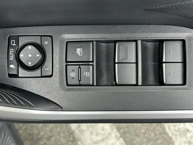 トヨタ ＲＡＶ４ X 大阪府 2022(令4)年 6.6万km プラチナホワイトパールマイカ ワンオーナー/寒冷地仕様/ルーフレール/純正OP18インチAW/バックカメラ/バックガイドモニター/社外サイドステップ/社外バンパーガード積み込み/8型ディスプレイオーディオ＋ナビ対応/FM/AM/BT/フルセグ/USB電源ソケット/ETC2/0/トヨタセーフティーセンス/・プリクラッシュセーフティー/・レーントレーシングアシスト/・レーダークルーズコントロール/・オートマチックハイビーム/・ロードサインアシスト/インテリジェントクリアランスソナー/保証書/取扱説明書/スペアキー