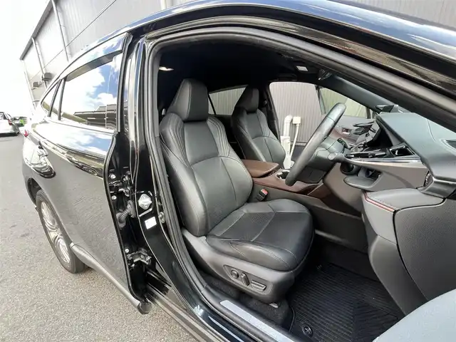 トヨタ ハリアー ハイブリッド Z レザーパッケージ 滋賀県 2021(令3)年 6.5万km プレシャスブラックパール 純正12.3インチナビ/【Bluetooth/フルセグTV/USB/Miracast】/JBLプレミアムサウンド/全方位カメラ/レザーシート/トヨタセーフティセンス/・プリクラッシュセーフティ/・レーンディパーチャーアラート/・レーダークルーズコントロール/・オートマチックハイビーム/クリアランスソナー/ブラインドスポットモニター/LEDヘッドライト/ドライブレコーダー機能付デジタルインナーミラー/電動パーキングブレーキ/オートブレーキホールド/ビルトインETC2.0/D/Nパワーシート/D/Nシートヒーター/D/Nシートベンチレーション/ステアリングヒーター/パワーバックドア/ワイヤレス充電/電動チルトテレスコピックステアリング/シートポジションメモリ/純正フロアマット/プッシュスタート/スマートキー/ステアリングリモコン/ドアバイザー