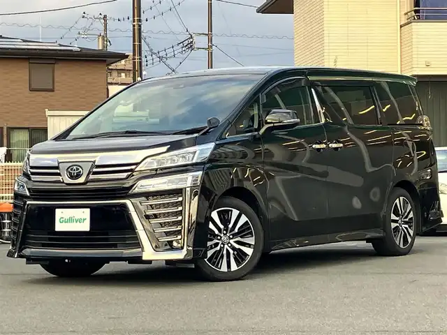 トヨタ ヴェルファイア Z Gエディション 静岡県 2021(令3)年 1.1万km ブラック 純正9インチナビ（CD/DVD/BT）/バックカメラ/エンジンスタートボタン/パワーステアリング/パワーウィンドウ/保証書/取扱説明書/スマートキー/Wオートエアコン/レーダークルーズコントロール/12.1インチ後席モニター/USB入力端子/ETC/三列シート/N席電動オットマン/電動リアゲート/ドライブレコーダー前後/フロアマット/D席N席パワーシート/合皮シート/D席N席シートヒーター/D席N席エアシート/両側パワースライドドア/純正アルミホイール/ABS/横滑り防止装置/コーナーセンサー前後/レーンキープアシスト/盗難防止装置/オートライト/オートマチックハイビーム/三眼LEDヘッドライト/W+サイドエアバッグ/カーテンエアバッグ/衝突軽減システム/ステアリングヒーター/二列目電動リクライニング/二列目電動オットマン/三列目ヘッドレスト１つ不足