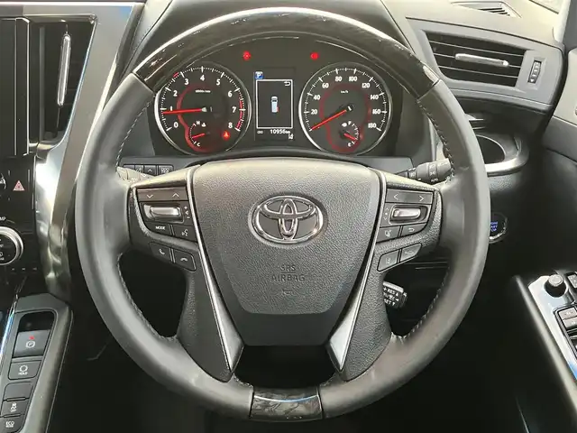 トヨタ ヴェルファイア Z Gエディション 静岡県 2021(令3)年 1.1万km ブラック 純正9インチナビ（CD/DVD/BT）/バックカメラ/エンジンスタートボタン/パワーステアリング/パワーウィンドウ/保証書/取扱説明書/スマートキー/Wオートエアコン/レーダークルーズコントロール/12.1インチ後席モニター/USB入力端子/ETC/三列シート/N席電動オットマン/電動リアゲート/ドライブレコーダー前後/フロアマット/D席N席パワーシート/合皮シート/D席N席シートヒーター/D席N席エアシート/両側パワースライドドア/純正アルミホイール/ABS/横滑り防止装置/コーナーセンサー前後/レーンキープアシスト/盗難防止装置/オートライト/オートマチックハイビーム/三眼LEDヘッドライト/W+サイドエアバッグ/カーテンエアバッグ/衝突軽減システム/ステアリングヒーター/二列目電動リクライニング/二列目電動オットマン/三列目ヘッドレスト１つ不足