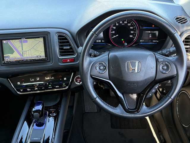 ホンダ ヴェゼル ハイブリッド Z 大分県 2015(平27)年 10.3万km クリスタルブラックパール ワンオーナー /あんしんパッケージ/ハーフレザーシート/シートヒーター/社外メモリーナビ/バックカメラ/フルセグ /DVD/Bluetooth/前後ドライブレコーダー/クルーズコントロール/純正17インチアルミホイール/スマートキー/エンジンプッシュスタート/純正LEDヘッドライト/オートライトコントロール/パドルシフト