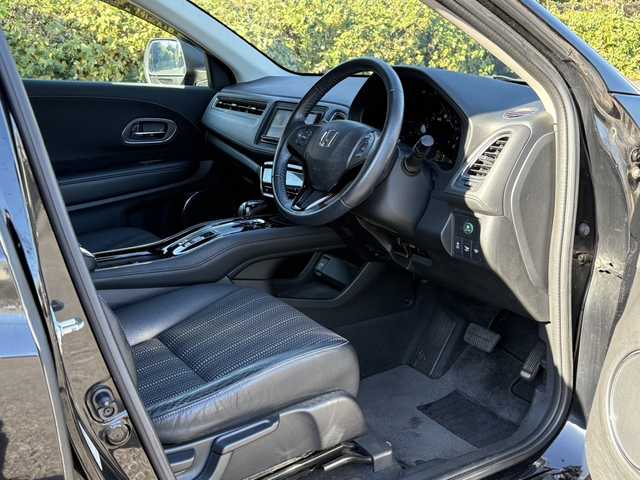 ホンダ ヴェゼル ハイブリッド Z 大分県 2015(平27)年 10.3万km クリスタルブラックパール ワンオーナー /あんしんパッケージ/ハーフレザーシート/シートヒーター/社外メモリーナビ/バックカメラ/フルセグ /DVD/Bluetooth/前後ドライブレコーダー/クルーズコントロール/純正17インチアルミホイール/スマートキー/エンジンプッシュスタート/純正LEDヘッドライト/オートライトコントロール/パドルシフト