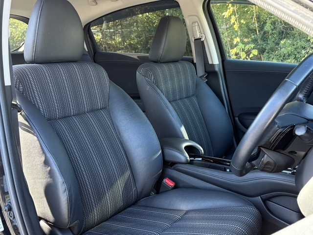 ホンダ ヴェゼル ハイブリッド Z 大分県 2015(平27)年 10.3万km クリスタルブラックパール ワンオーナー /あんしんパッケージ/ハーフレザーシート/シートヒーター/社外メモリーナビ/バックカメラ/フルセグ /DVD/Bluetooth/前後ドライブレコーダー/クルーズコントロール/純正17インチアルミホイール/スマートキー/エンジンプッシュスタート/純正LEDヘッドライト/オートライトコントロール/パドルシフト