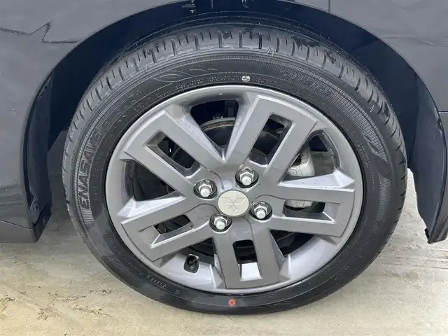 三菱 デリカミニ T プレミアム 岡山県 2024(令6)年 1万km アメジストブラック/シルキーホワイト 純正9インチディスプレイオーディオ/・FM/AM/Bluetooth/CarPlay/HDMI/アラウンドビューモニター/デジタルインナーミラー/ハーフレザーシート/・シートヒーター/ステアリングヒーター/マイパイロット/e-Assist/・衝突軽減ブレーキ/・車線逸脱警報/・オートマチックハイビーム/・踏み間違い防止アシスト/ビルトインETC/前後ドライブレコーダー/両側パワースライドドア/純正フロアマット/純正15インチアルミ/スマートキー2本/LEDヘッドライト/・フォグライト