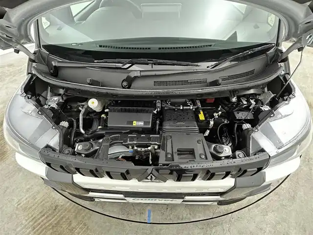 三菱 デリカミニ T プレミアム 岡山県 2024(令6)年 1万km アメジストブラック/シルキーホワイト 純正9インチディスプレイオーディオ/・FM/AM/Bluetooth/CarPlay/HDMI/アラウンドビューモニター/デジタルインナーミラー/ハーフレザーシート/・シートヒーター/ステアリングヒーター/マイパイロット/e-Assist/・衝突軽減ブレーキ/・車線逸脱警報/・オートマチックハイビーム/・踏み間違い防止アシスト/ビルトインETC/前後ドライブレコーダー/両側パワースライドドア/純正フロアマット/純正15インチアルミ/スマートキー2本/LEDヘッドライト/・フォグライト