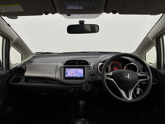 ホンダ フィット G 新潟県 2013(平25)年 5.6万km アラバスターシルバーメタリック メモリナビ　型式MDV-D402BT/CD/DVD/BT/ワンセグ/ETC/ハロゲン/社外AW冬タイヤセット積載済