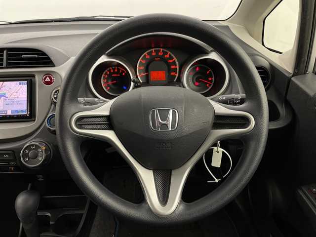 ホンダ フィット G 新潟県 2013(平25)年 5.6万km アラバスターシルバーメタリック メモリナビ　型式MDV-D402BT/CD/DVD/BT/ワンセグ/ETC/ハロゲン/社外AW冬タイヤセット積載済