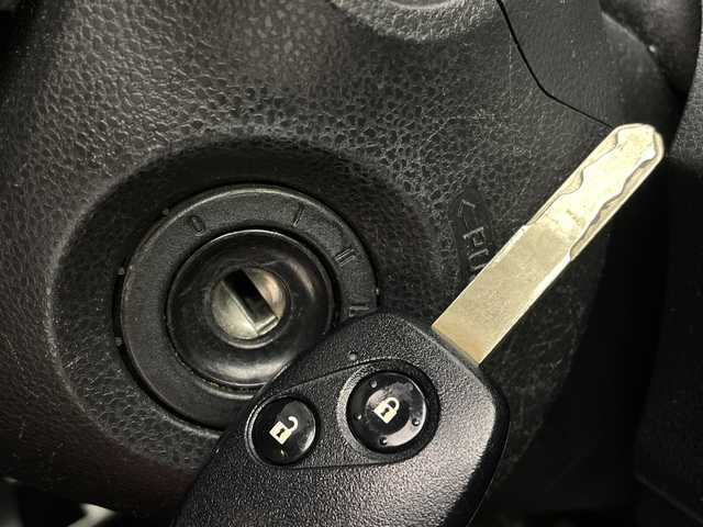 ホンダ フィット G 新潟県 2013(平25)年 5.6万km アラバスターシルバーメタリック メモリナビ　型式MDV-D402BT/CD/DVD/BT/ワンセグ/ETC/ハロゲン/社外AW冬タイヤセット積載済