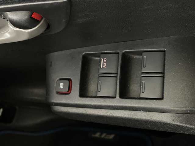 ホンダ フィット G 新潟県 2013(平25)年 5.6万km アラバスターシルバーメタリック メモリナビ　型式MDV-D402BT/CD/DVD/BT/ワンセグ/ETC/ハロゲン/社外AW冬タイヤセット積載済