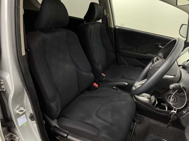 ホンダ フィット G 新潟県 2013(平25)年 5.6万km アラバスターシルバーメタリック メモリナビ　型式MDV-D402BT/CD/DVD/BT/ワンセグ/ETC/ハロゲン/社外AW冬タイヤセット積載済