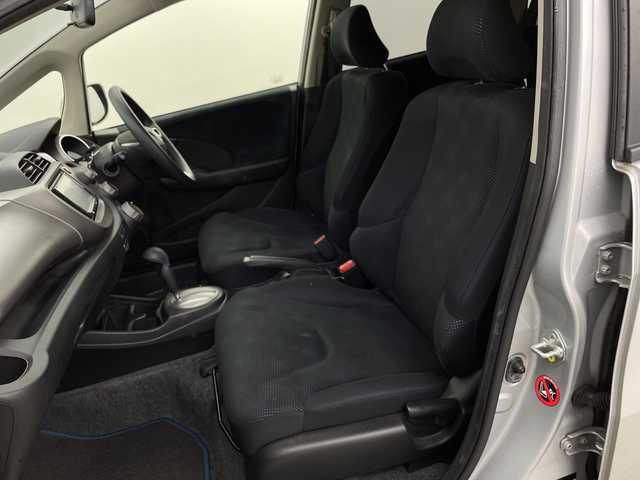 ホンダ フィット G 新潟県 2013(平25)年 5.6万km アラバスターシルバーメタリック メモリナビ　型式MDV-D402BT/CD/DVD/BT/ワンセグ/ETC/ハロゲン/社外AW冬タイヤセット積載済