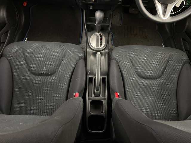 ホンダ フィット G 新潟県 2013(平25)年 5.6万km アラバスターシルバーメタリック メモリナビ　型式MDV-D402BT/CD/DVD/BT/ワンセグ/ETC/ハロゲン/社外AW冬タイヤセット積載済