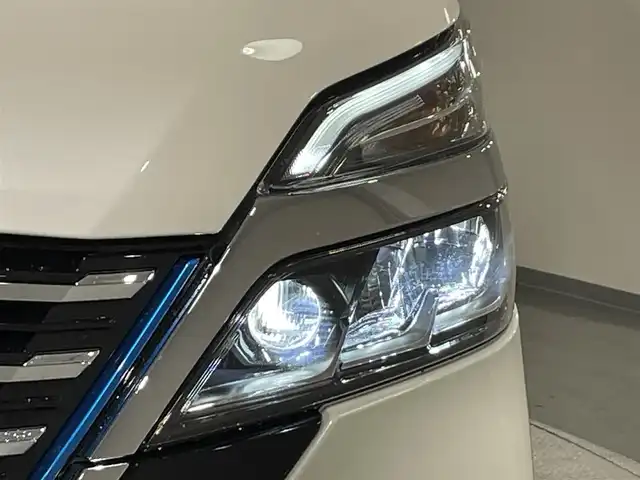 日産 セレナ e－パワー ハイウェイスター V 愛知県 2022(令4)年 1.9万km ブリリアントホワイトパール 純正９インチナビ　/（Bluetooth/フルセグTV/Blu-ray再生）/TVキャンセラー/防水シート　/純正フリップダウンモニター　/プロパイロット　/衝突軽減ブレーキ　/両側電動スライドドア　/アラウンドビューモニター　/ビルトインＥＴＣ２．０　/ＬＥＤヘッドライト　/ドライブレコーダー/ブラインドスポットモニター